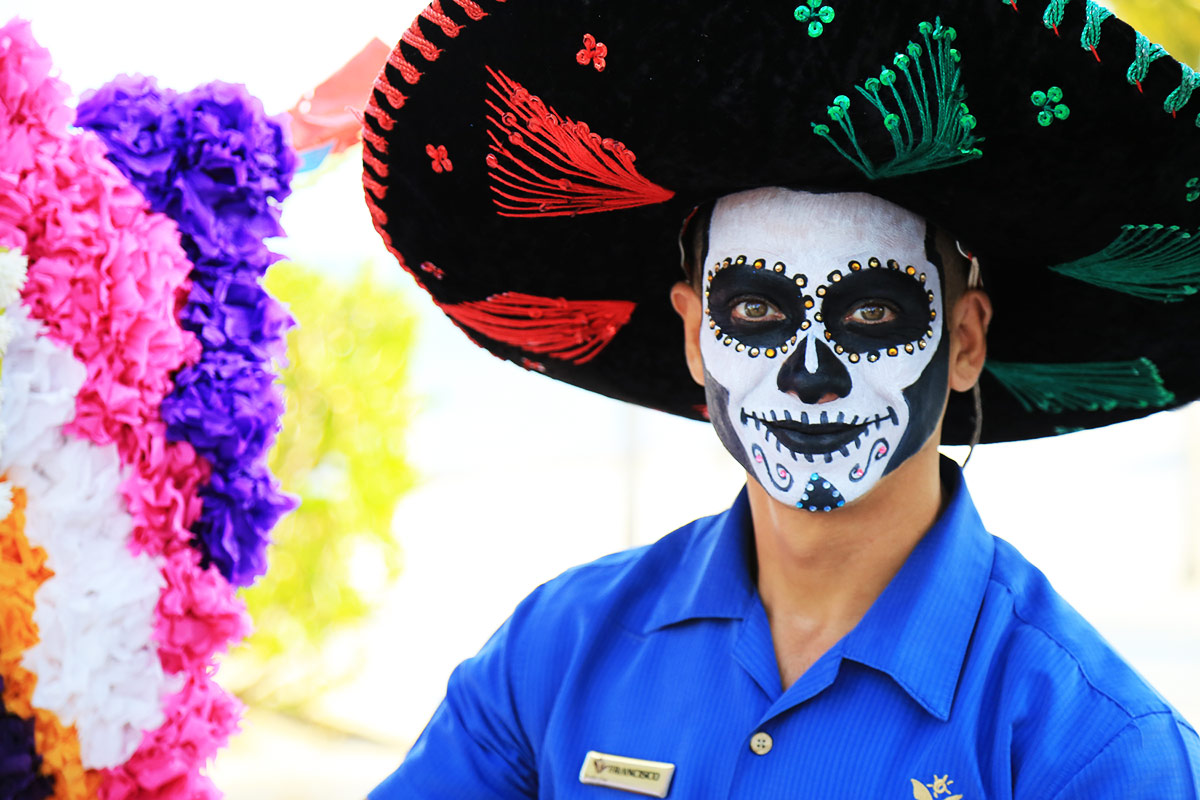 day of the dead compared to halloween