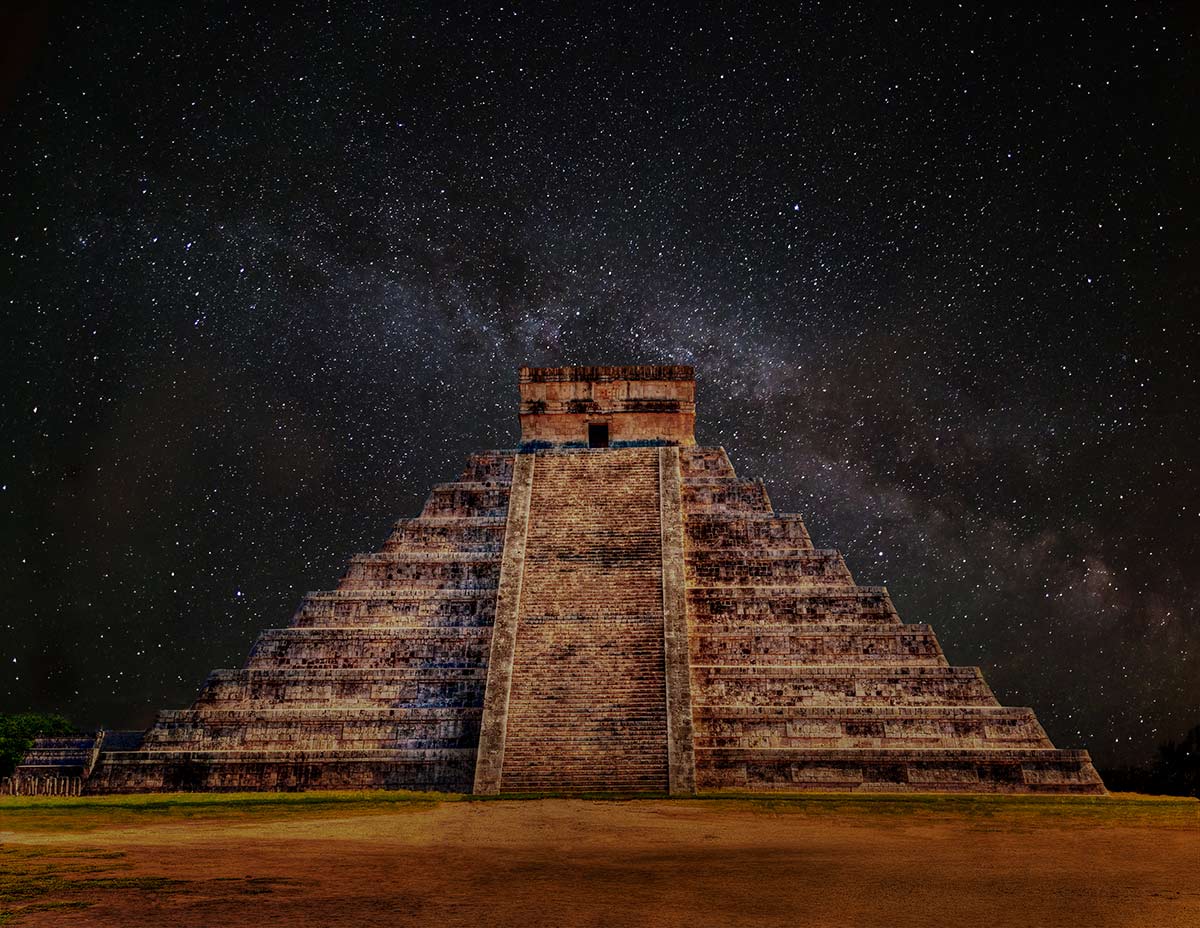 Chichén Itzá de noche 