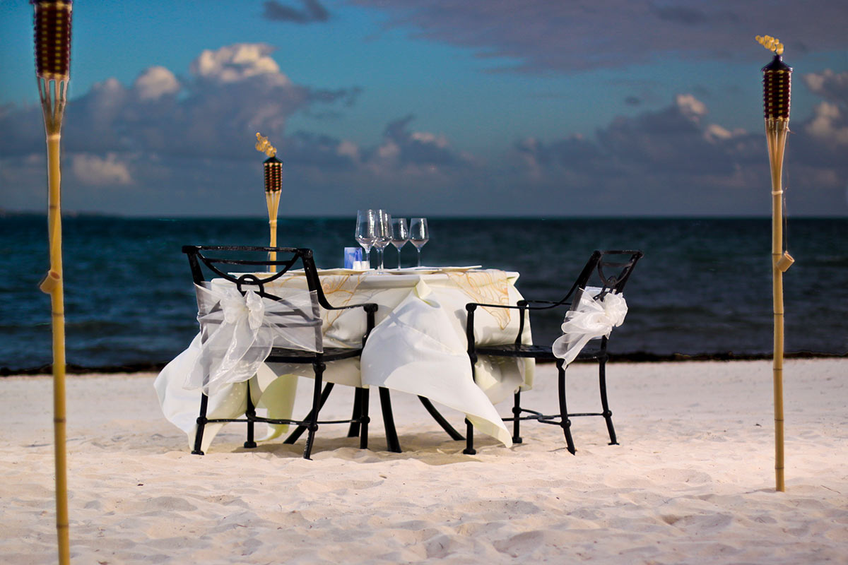 Romantic dinner on the beach at Villa del Palmar Cancun