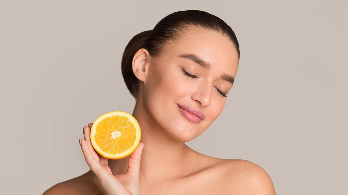 Happy woman holding a citrus 