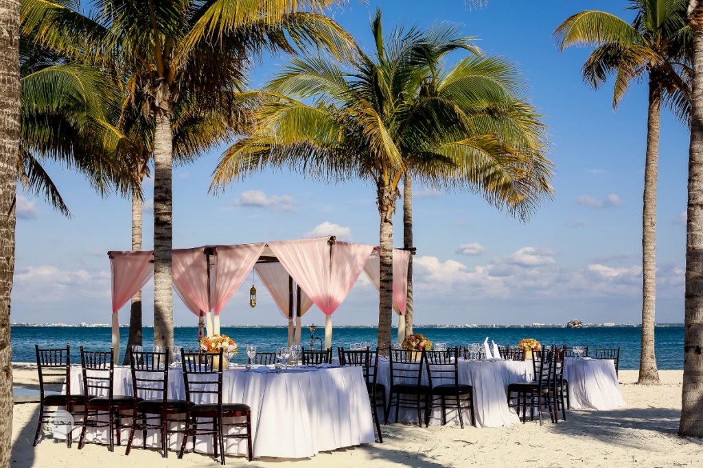 villa-del-palmar-cancun-beach-wedding