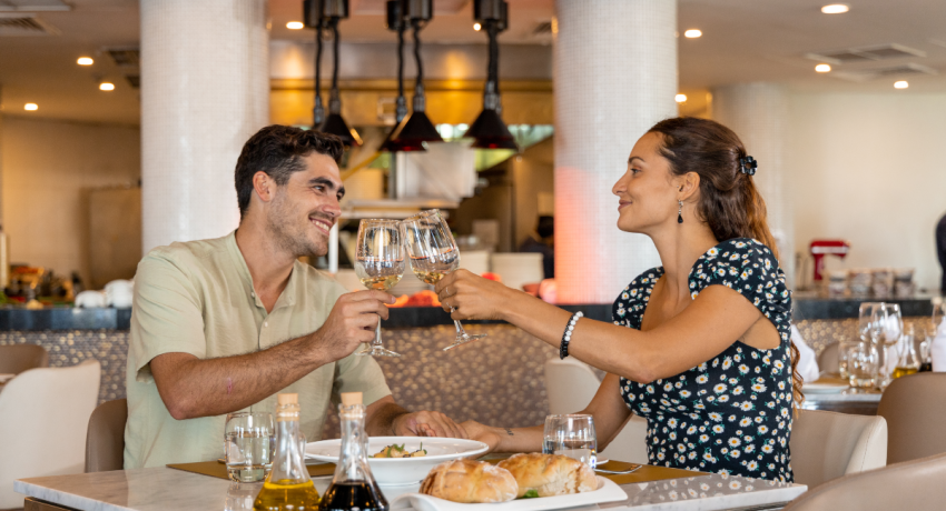 couple-at-davino-restaurant-in-cancun