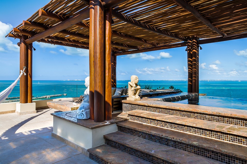 grand penthouse private terrace with jacuzzi