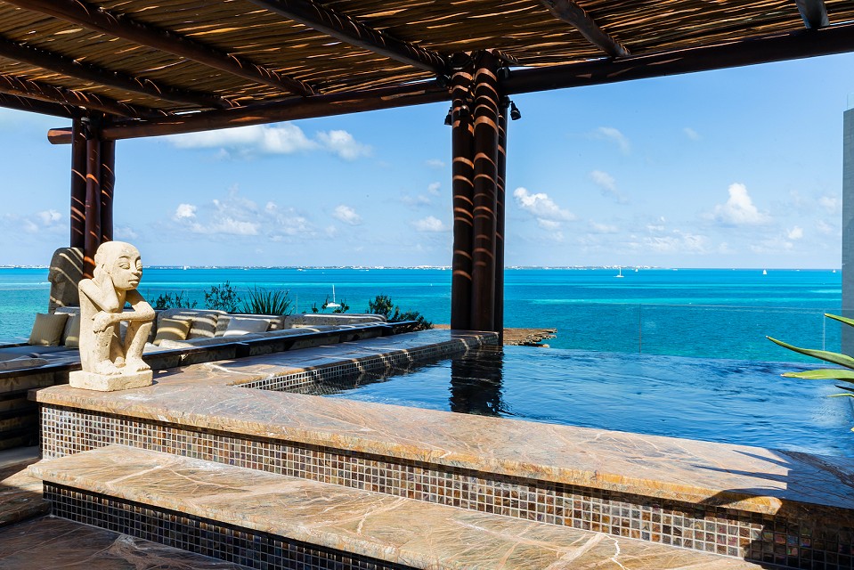 grand penthouse jacuzzi