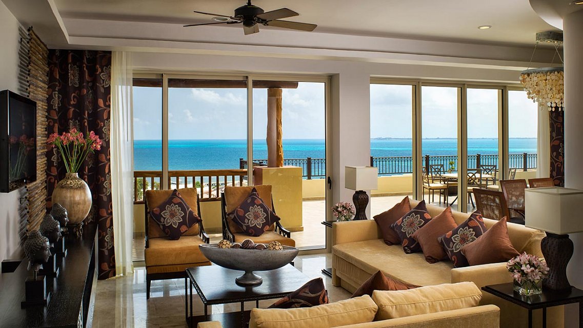 three bedroom penthouse spacious living room