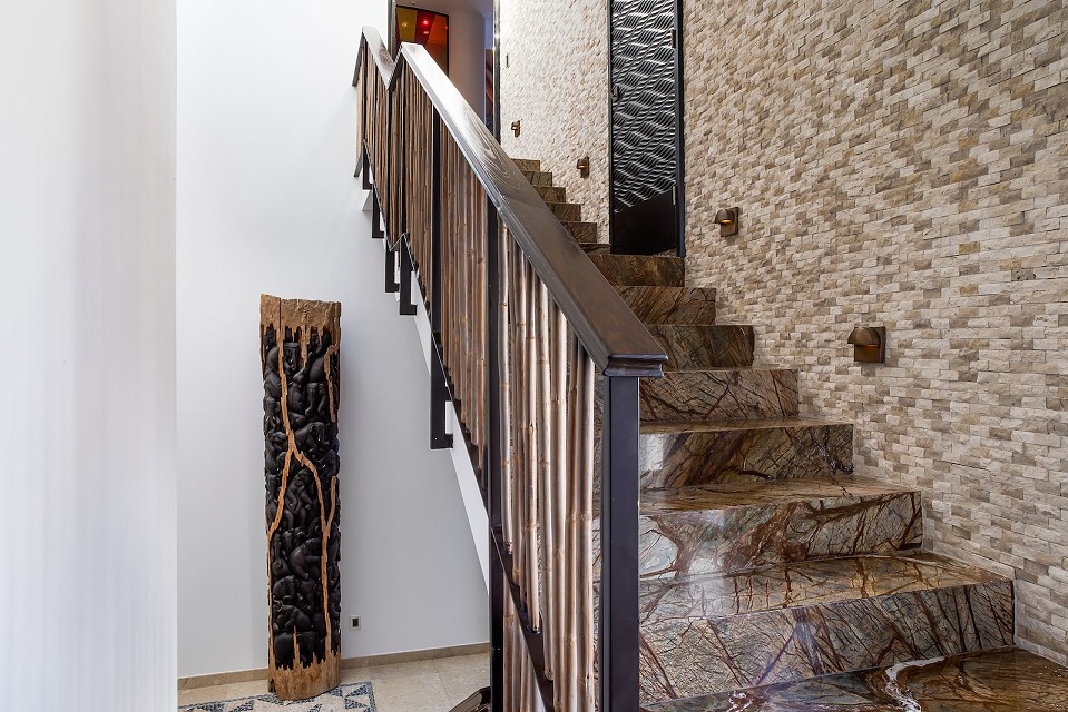 grand penthouse stairs