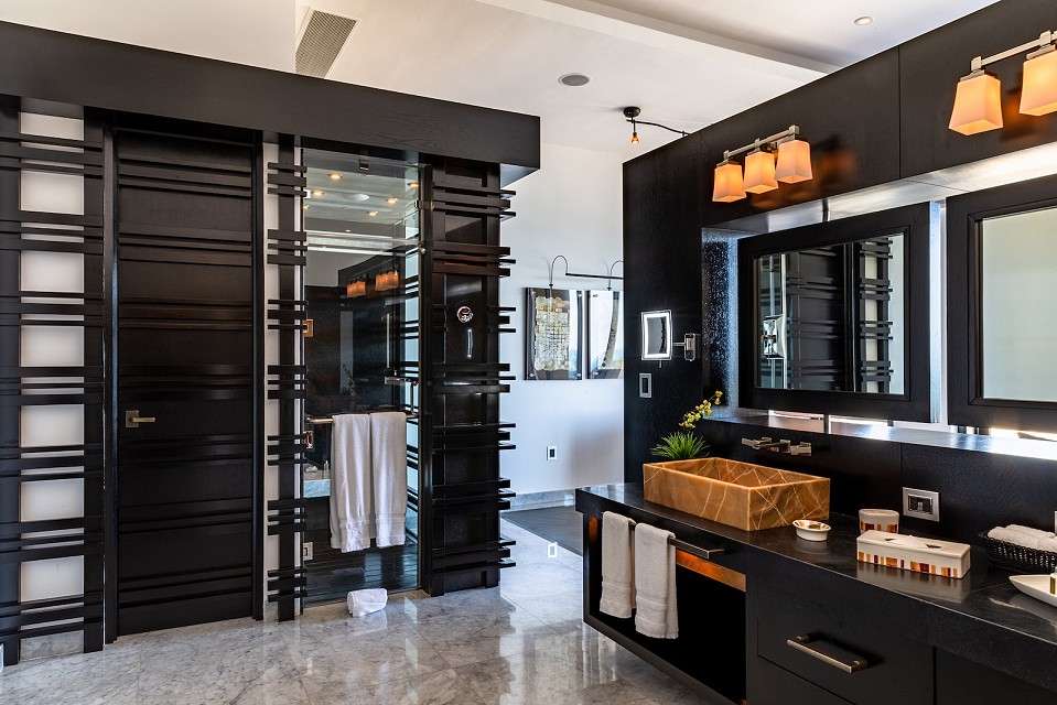 grand penthouse main bathroom