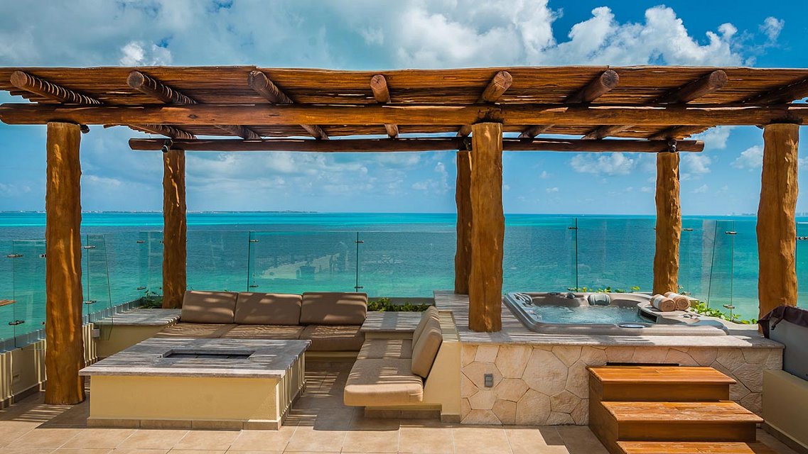 three bedroom terrace and jacuzzi