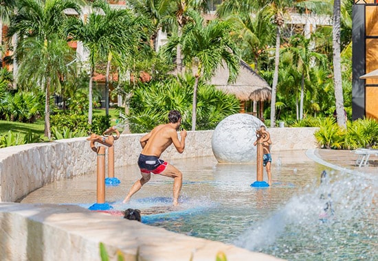 Piscina Infantil y Parque de Juegos Splash