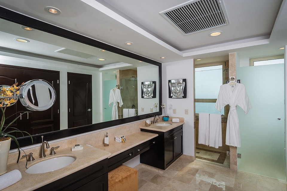 three bedroom luxury bathroom